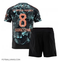 Bayern Munich Leon Goretzka #8 Bortedraktsett Barn 2024-25 Kortermet (+ Korte bukser)