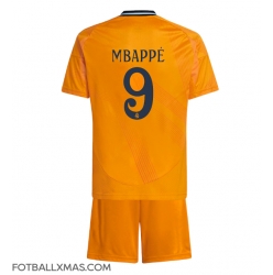 Real Madrid Kylian Mbappe #9 Bortedraktsett Barn 2024-25 Kortermet (+ Korte bukser)