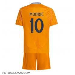 Real Madrid Luka Modric #10 Bortedraktsett Barn 2024-25 Kortermet (+ Korte bukser)